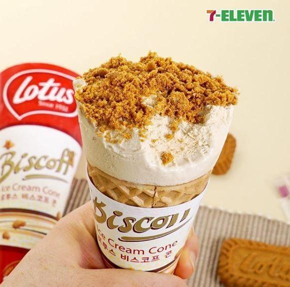 Lotus 아이스크림 콘 - 대만어로 "7-11韓國Lotus餅乾甜筒內的餅乾屑覆蓋的展示圖"