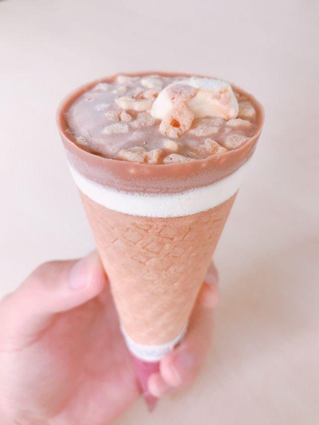 Buon Gelato 아이스크림 콘 - 대만어로 "GS25韓國Buon Gelato焦糖甜筒的展示圖"