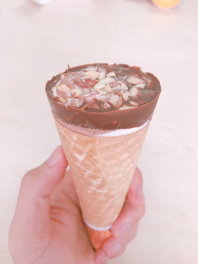 韓國CU便利商店Bolero Choco Cheese冰品拆封後的實體甜筒