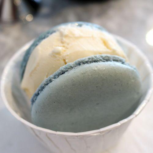 以紅茶和馬卡龍知名的Pied咖啡廳，提供精美甜點和飲料的擺盤