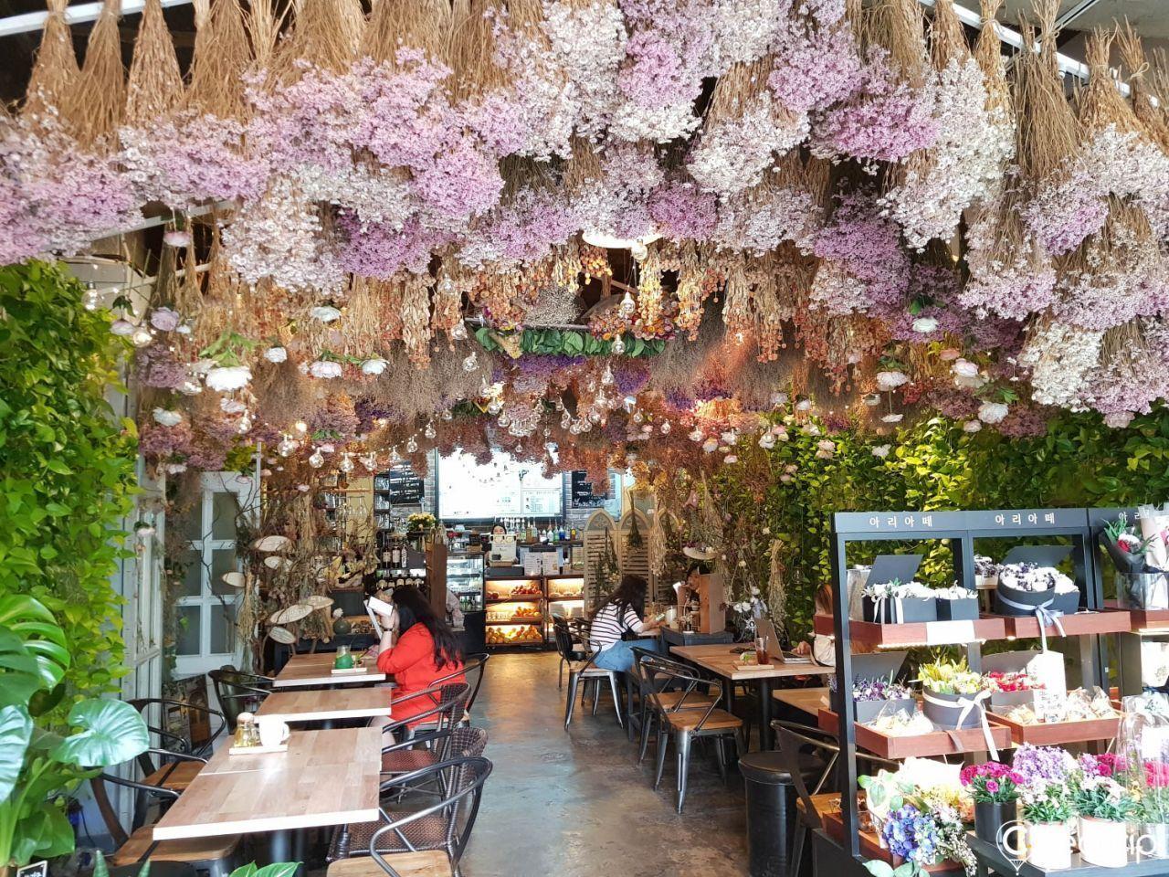 Arriate 驛三店內部的乾燥花和美麗店面設計，提供拍照與購物的多重體驗