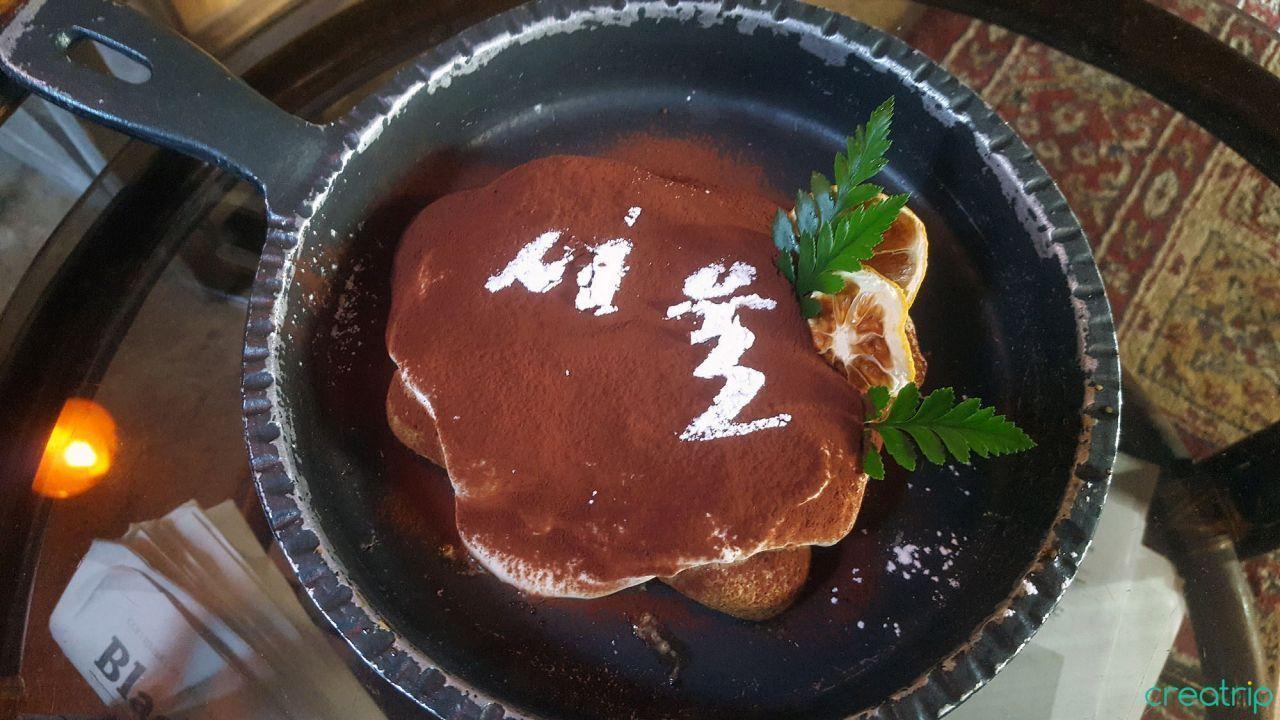 在首爾咖啡商會享用甜品和飲品，氣氛愜意且適合聚會