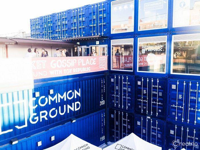 서울에 위치한 커먼그라운드의 컨테이너 박스 쇼핑몰 외관 이미지입니다.