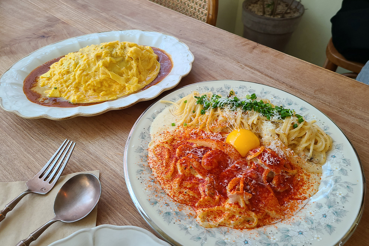 乙支タラッのオムライスとスパゲティー