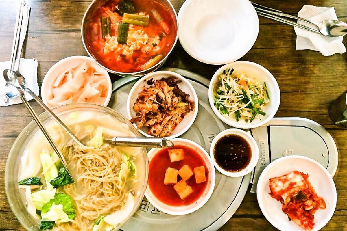 平来屋の醋鶏湯（チョゲタン）料理