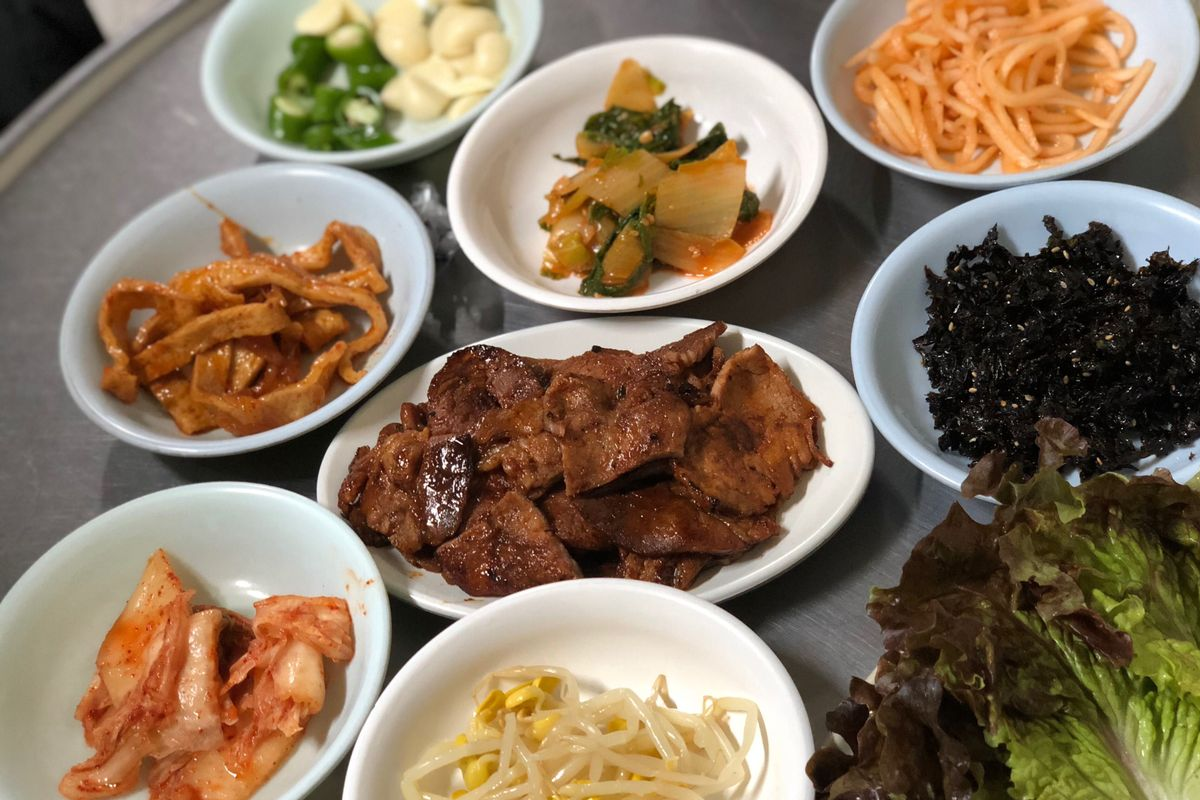 ランチ時のファンソコジッのソースかけコチュジャンプルコギ