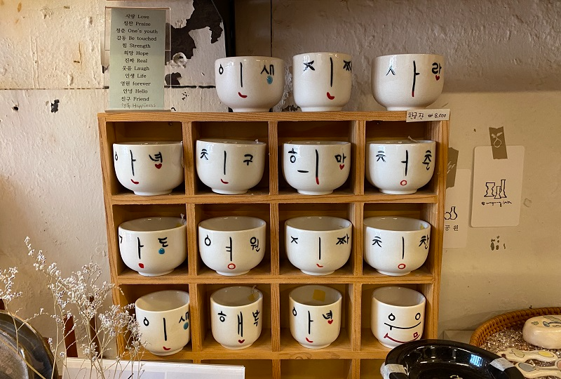 韓国、韓国旅行、韓国観光、ソウル、ソウル旅行、北村、プッチョン、三清洞、サムチョンドン、ショッピング、ステッカー、ディフューザー、ディズニー、写真スポット、雑貨、小物、アクセサリー、文具、ステーショナリー