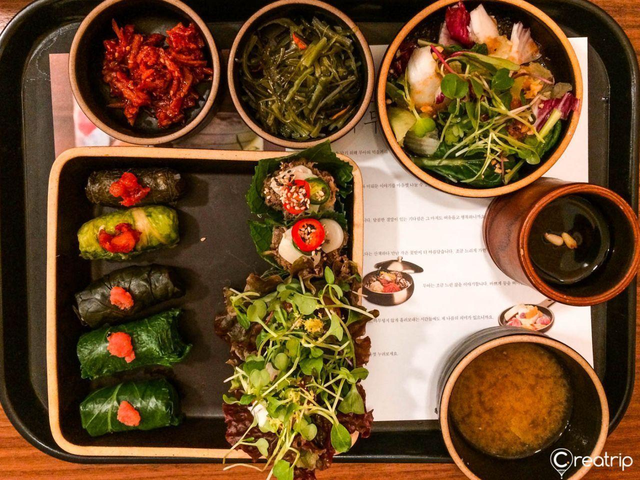 大邱市人氣韓式融合咖啡廳內景，多樣化用餐選擇吸引許多美食愛好者。