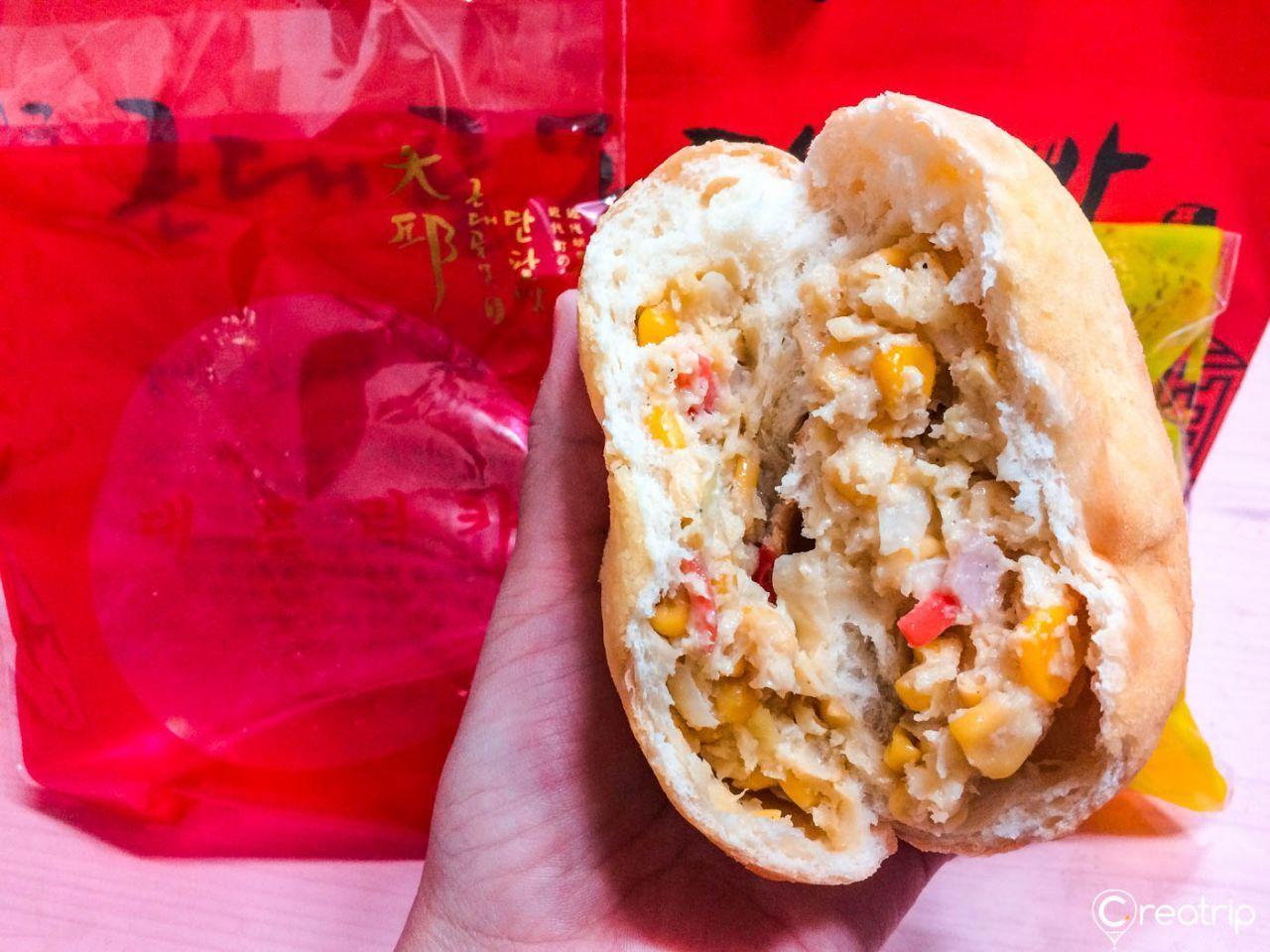 近代衚衕麵包的各式獨特甜品，適合喜愛韓國精緻甜點的人。