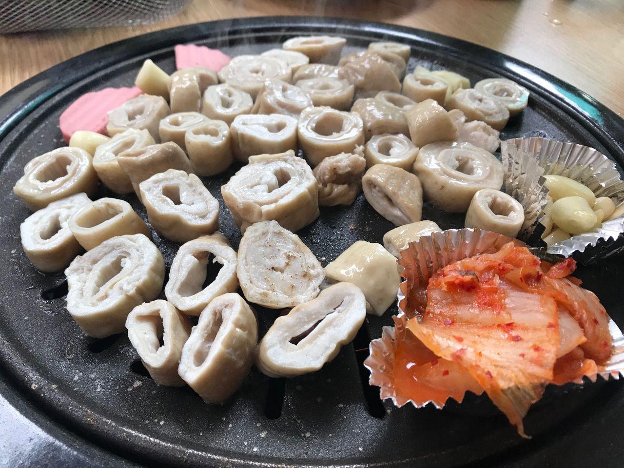 八公烤腸的美味口感，搭配泡菜享用，帶來無法抗拒的韓式風味。