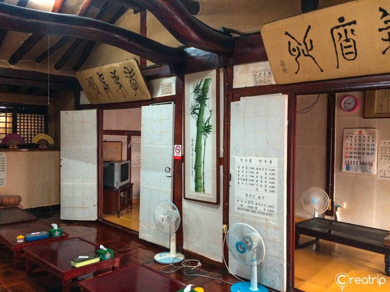 長衚衕餐廳的陳年調味，提供了獨特的風味和正宗的韓國飲食體驗。