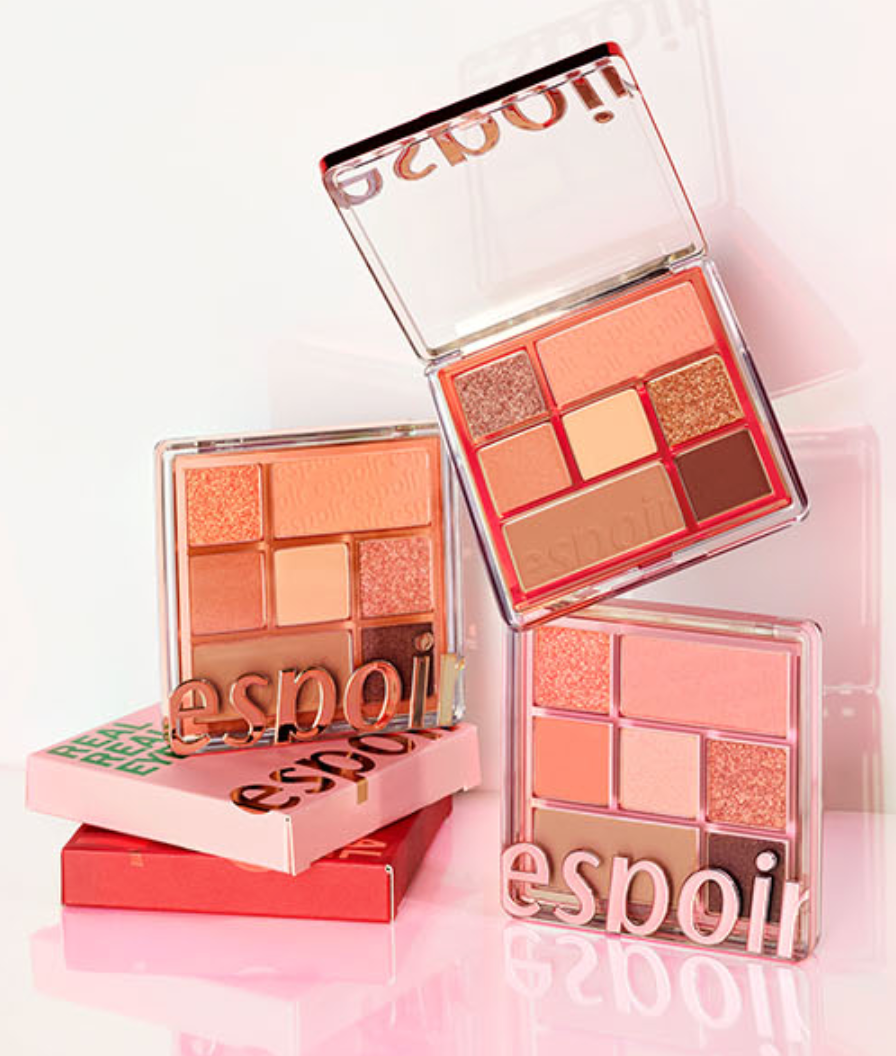 Многофункциональная палетка теней eSpoir Real Eye Palette с семью различными оттенками и румянами.