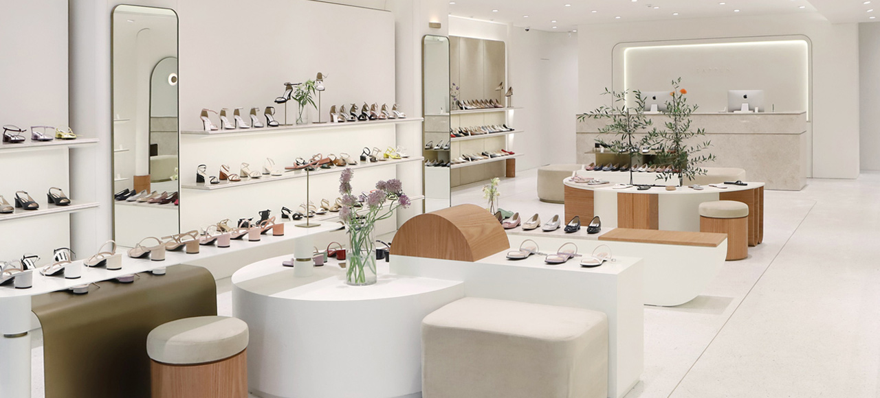 韓國Sapuun鞋店內部，展示各種流行韓國女鞋和時尚鞋類擺設的現代化店鋪設計。