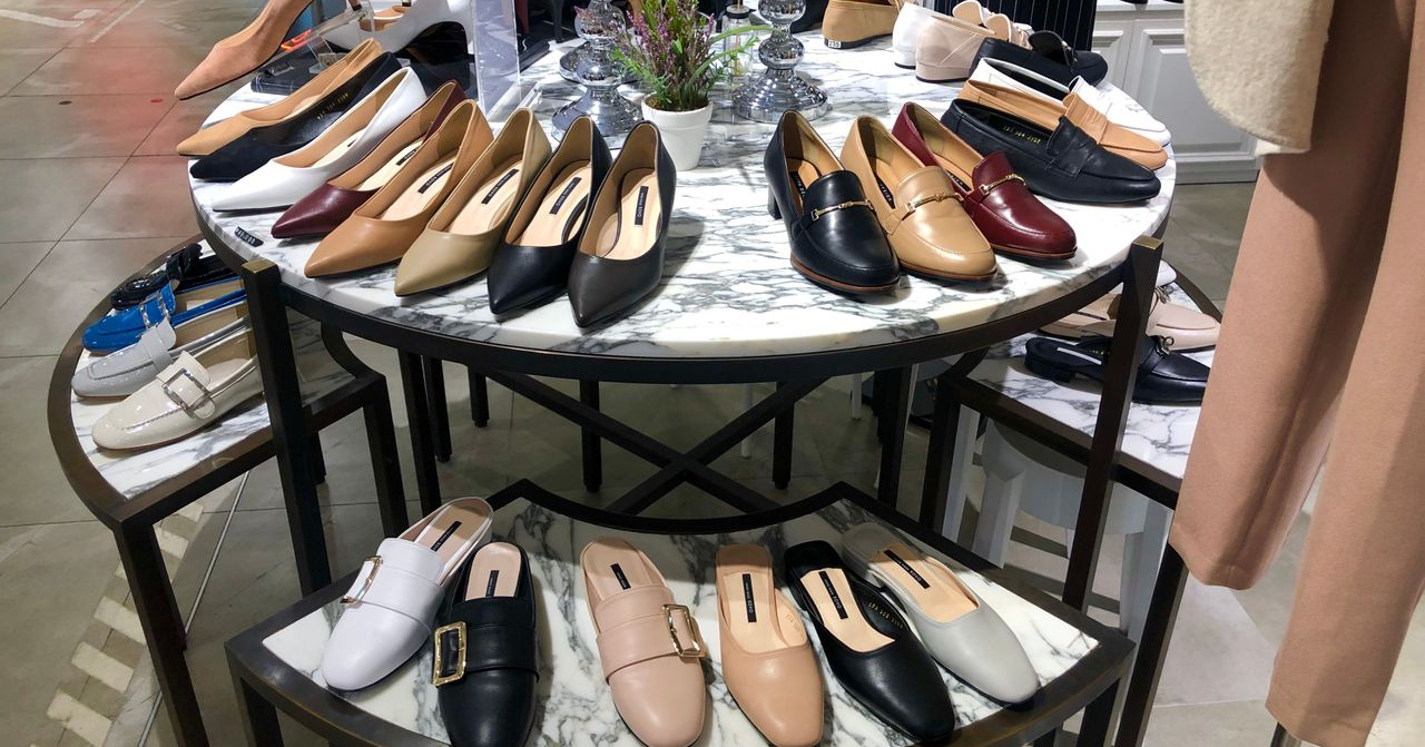 Marble display table with various women’s shoes at a SOVO store, epitomizing elegance and high-quality footwear.