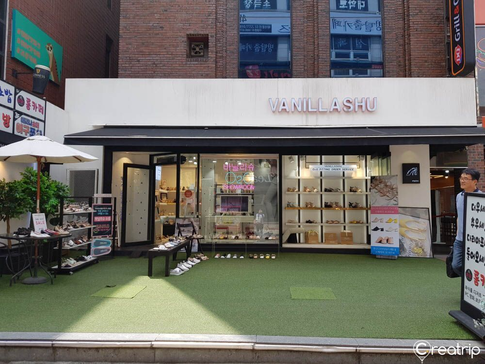 VANILLASHU store exterior with shoes displayed outside, showcasing the brand's accessible location and wide selection of trendy footwear.