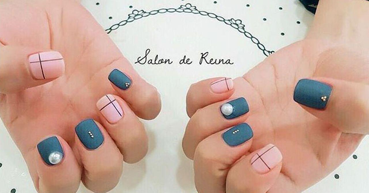 韓服店展示的韓國傳統服裝，展示文化特色。