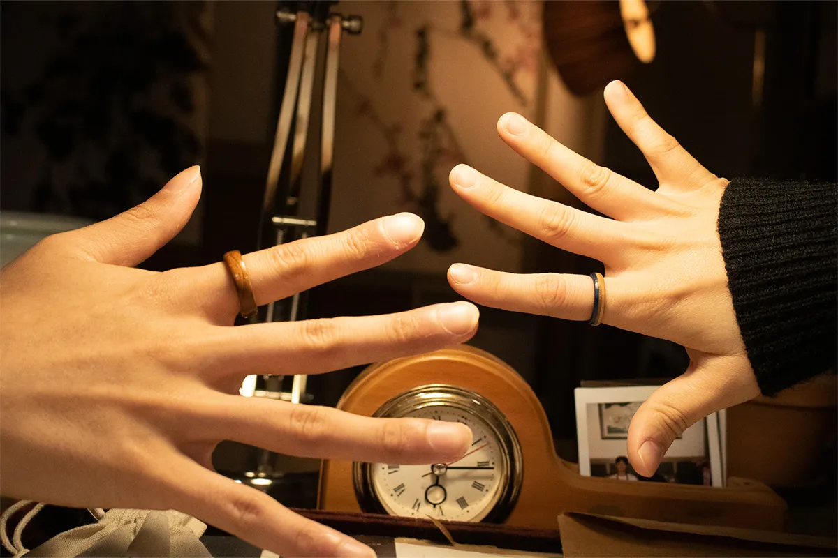 Display of handcrafted wooden rings made in Korean jewelry DIY workshop, offering unique accessory crafting.