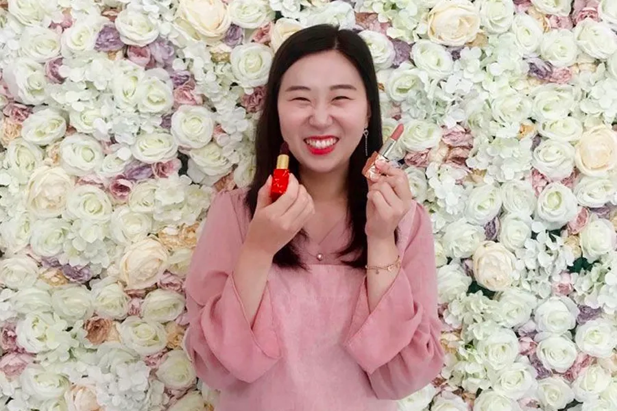 Demonstration of DIY lip tint creation using natural ingredients in Korean cosmetics workshop, showcasing skincare innovation.