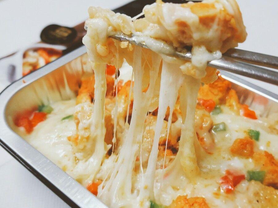 Cheesy Roast Chicken from Paris Baguette - Rich roasted chicken topped with melted cheese and vegetables.