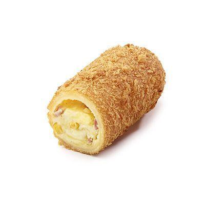 Paris Baguette Cheese Potato Stick - A deep-fried pastry filled with cheese, potatoes, and corn, priced at 2,000 Korean Won.
