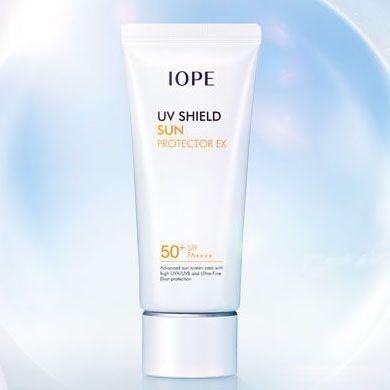 IOPE UV Shield Sun Protector EX, un écran solaire à haute protection UV pour les soins de la peau.