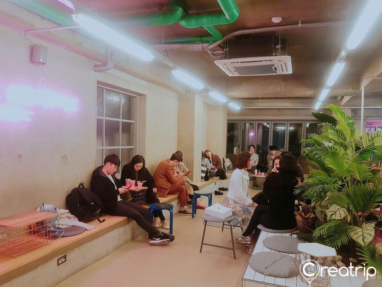 【首爾弘大望遠洞】韓國旅遊必去！弘大望遠洞景點、美食介紹（望遠市場、望遠咖啡廳）