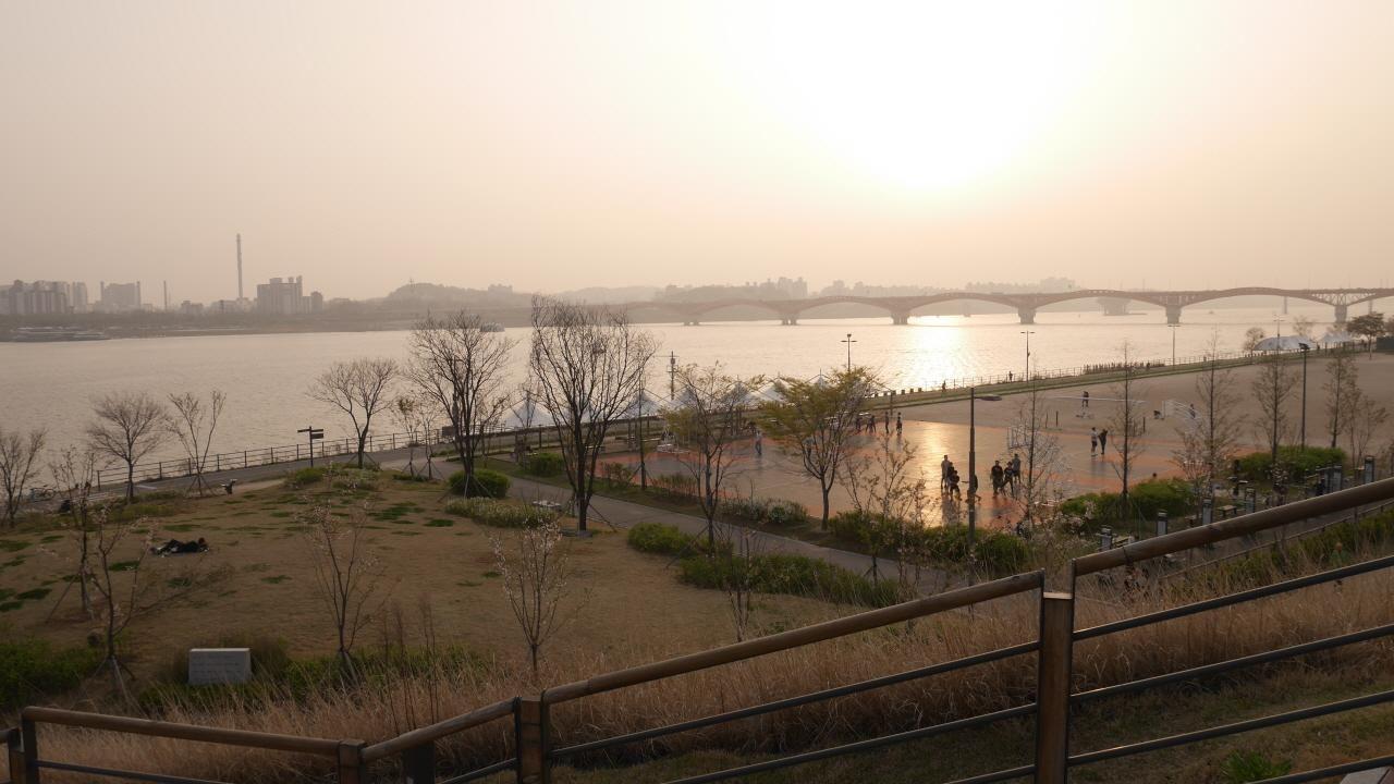 【首爾弘大望遠洞】韓國旅遊必去！弘大望遠洞景點、美食介紹（望遠市場、望遠咖啡廳）