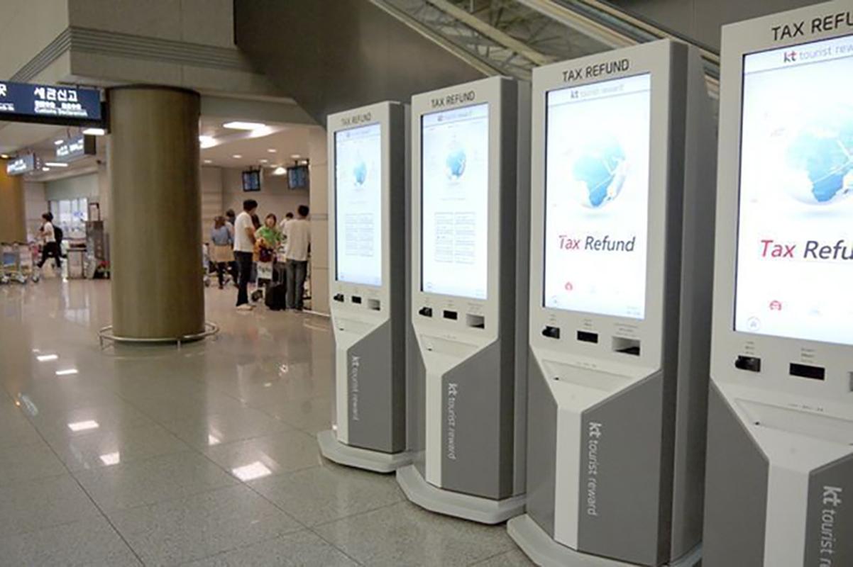仁川國際機場內設置嘅税務返還自動機器，方便旅客退税。