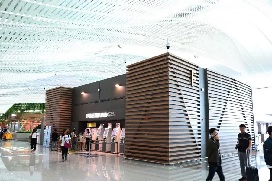 韓国仁川空港の税金還付カウンター。出発前に税金の払い戻しを受けることができます。