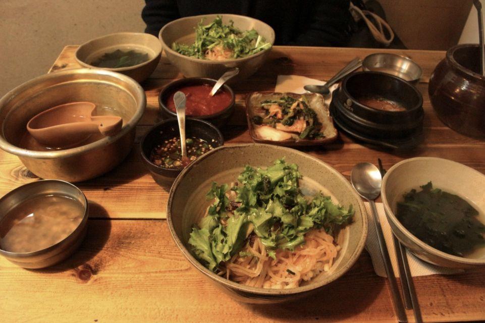 Insider's Guide and Tips for Gyeongbokgung and Seochon Village: Guide and tips completely by local insider! Discover places with no crowds around the most crowded Gyeongbokgung！