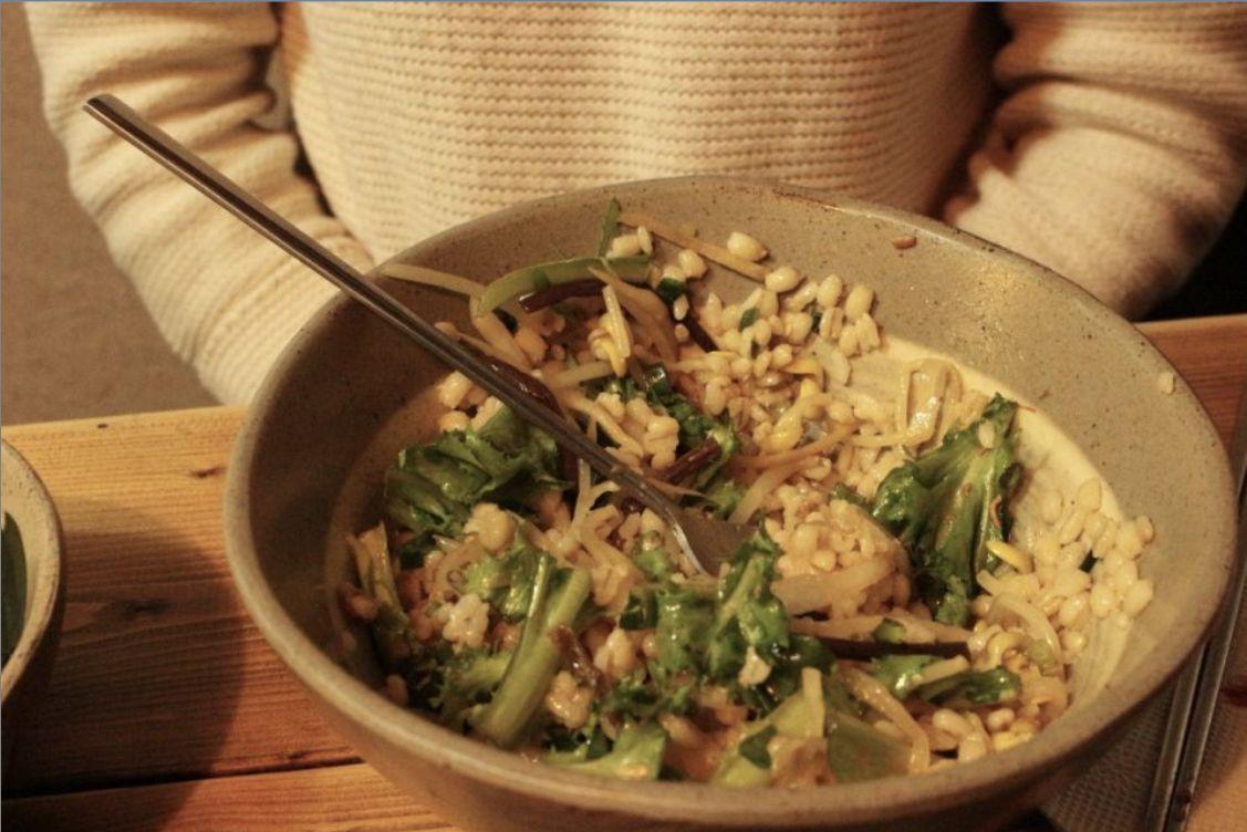 Insider's Guide and Tips for Gyeongbokgung and Seochon Village: Guide and tips completely by local insider! Discover places with no crowds around the most crowded Gyeongbokgung！