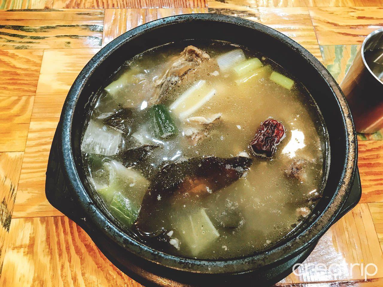 Insider's Guide and Tips for Gyeongbokgung and Seochon Village: Guide and tips completely by local insider! Discover places with no crowds around the most crowded Gyeongbokgung！