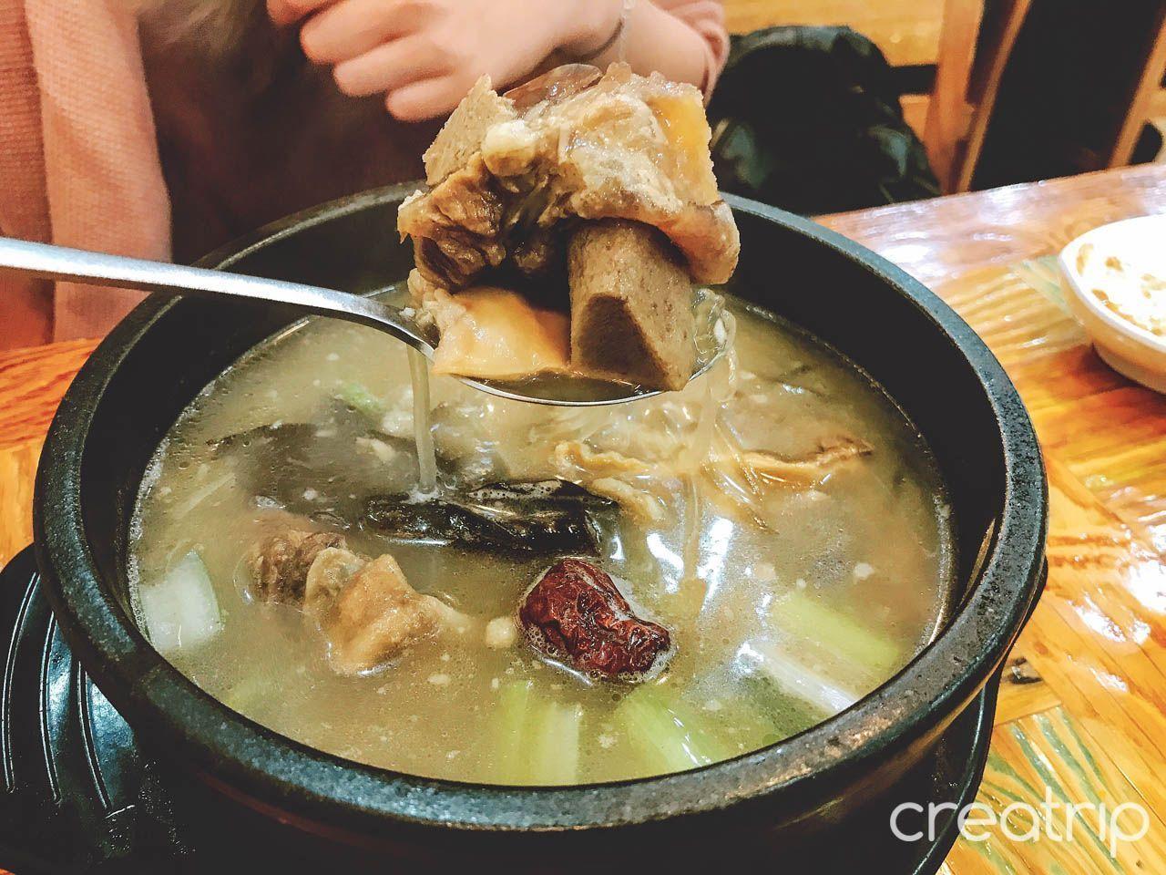 Insider's Guide and Tips for Gyeongbokgung and Seochon Village: Guide and tips completely by local insider! Discover places with no crowds around the most crowded Gyeongbokgung！