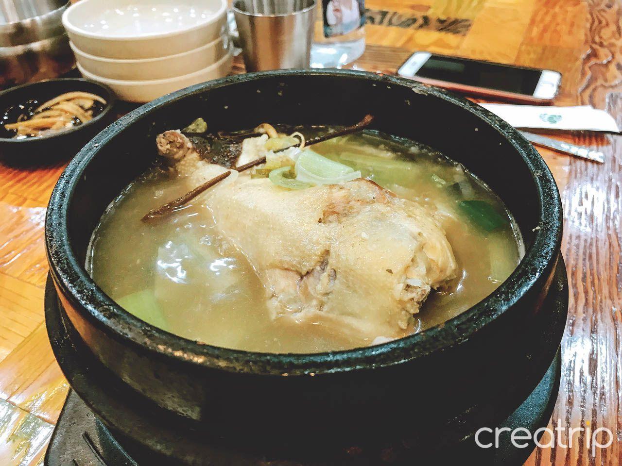 Insider's Guide and Tips for Gyeongbokgung and Seochon Village: Guide and tips completely by local insider! Discover places with no crowds around the most crowded Gyeongbokgung！