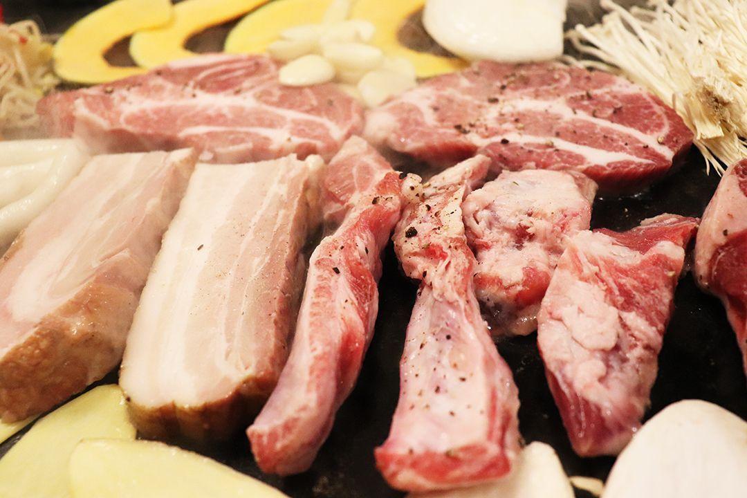 Insider's Guide and Tips for Gyeongbokgung and Seochon Village: Guide and tips completely by local insider! Discover places with no crowds around the most crowded Gyeongbokgung！