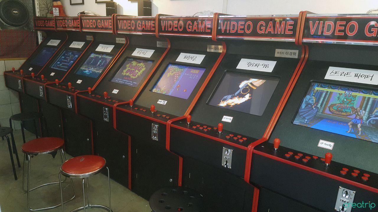 Insider's Guide and Tips for Gyeongbokgung and Seochon Village: Guide and tips completely by local insider! Discover places with no crowds around the most crowded Gyeongbokgung！