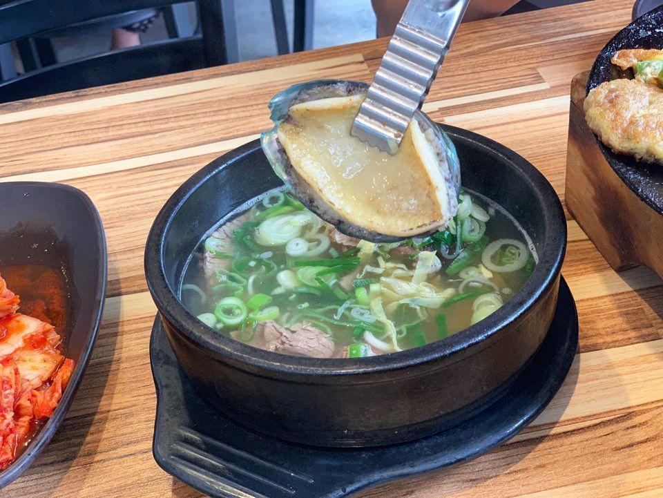 Insider's Guide and Tips for Gyeongbokgung and Seochon Village: Guide and tips completely by local insider! Discover places with no crowds around the most crowded Gyeongbokgung！