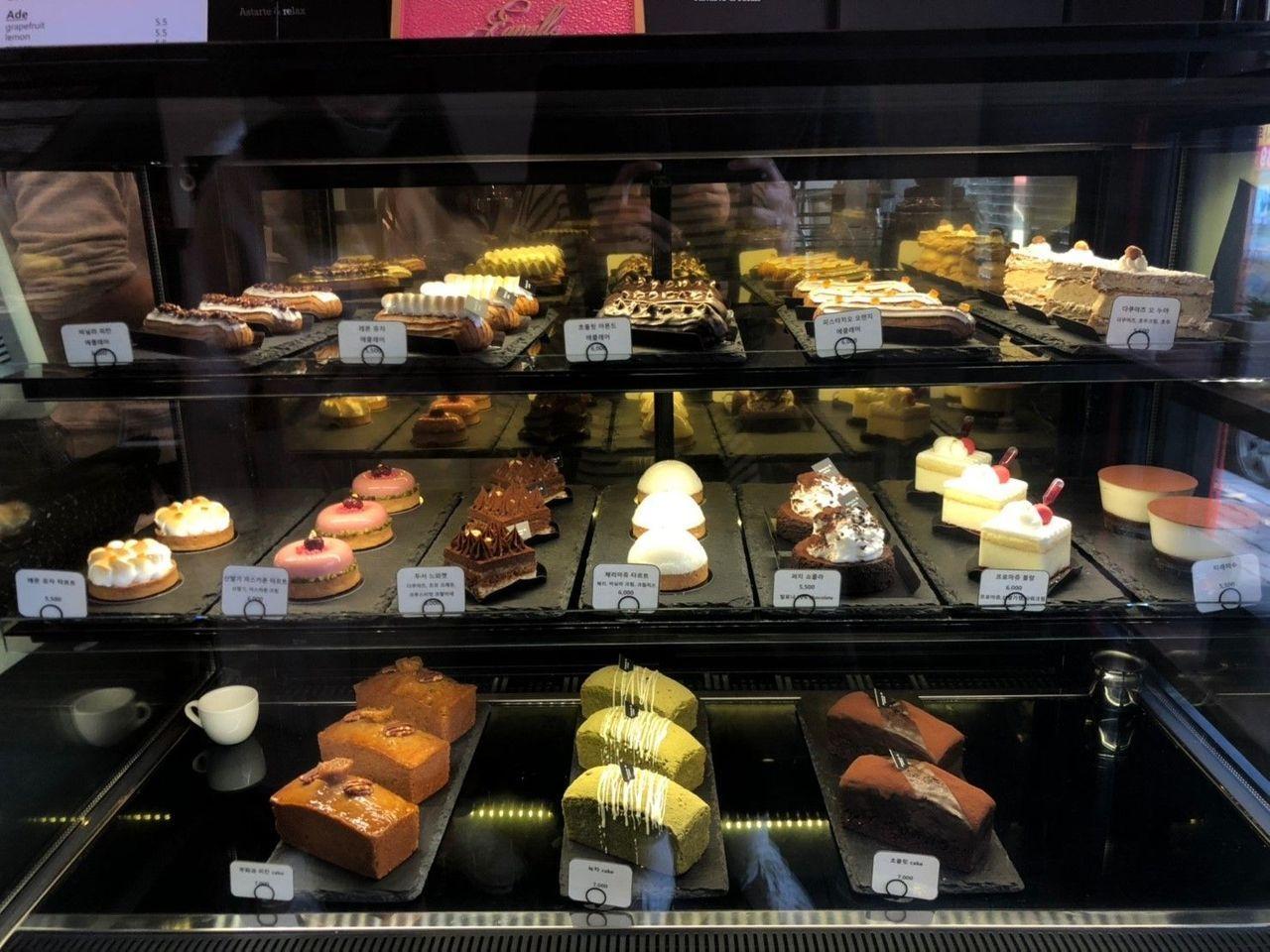 Insider's Guide and Tips for Gyeongbokgung and Seochon Village: Guide and tips completely by local insider! Discover places with no crowds around the most crowded Gyeongbokgung！