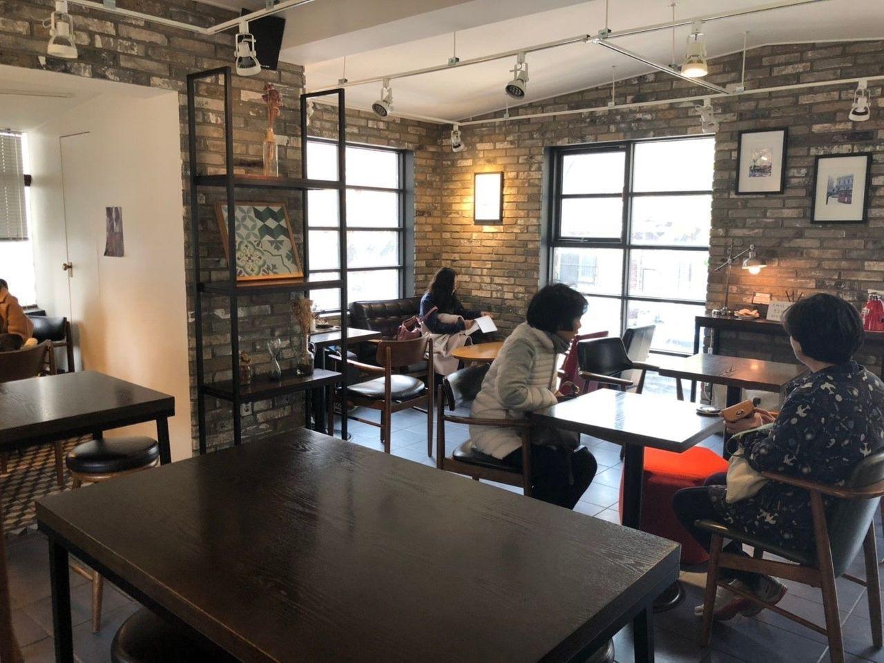 Insider's Guide and Tips for Gyeongbokgung and Seochon Village: Guide and tips completely by local insider! Discover places with no crowds around the most crowded Gyeongbokgung！