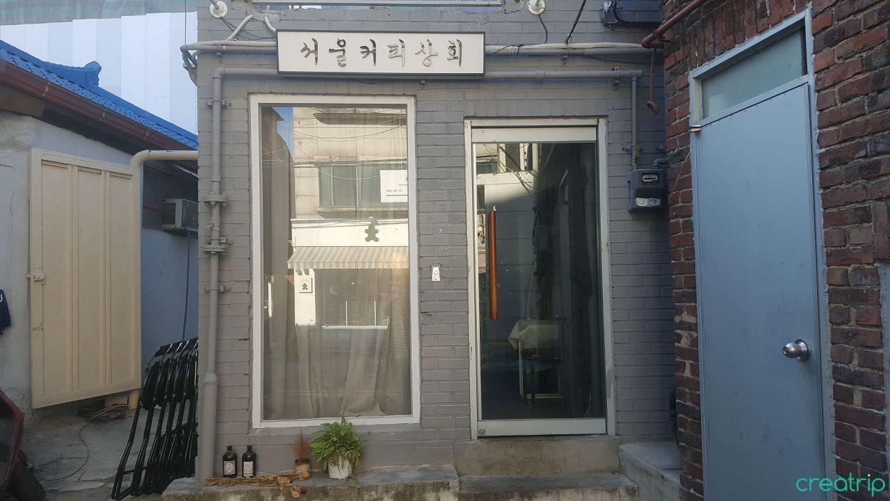 Insider's Guide and Tips for Gyeongbokgung and Seochon Village: Guide and tips completely by local insider! Discover places with no crowds around the most crowded Gyeongbokgung！