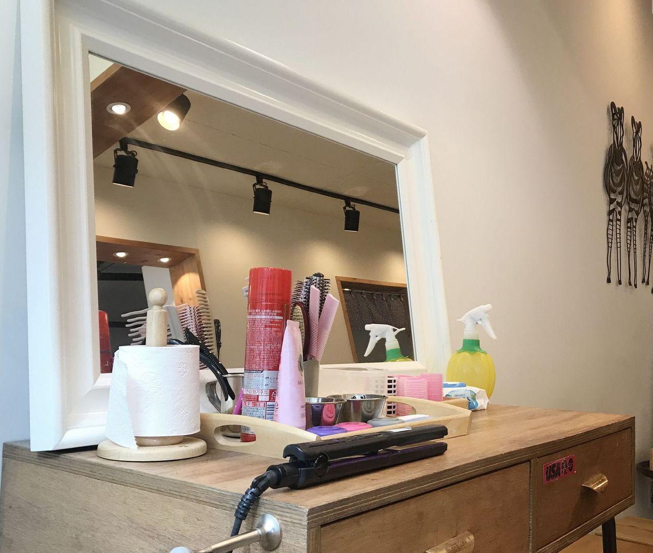 Hair styling equipment and tools available at Fork Studio for photo preparation.