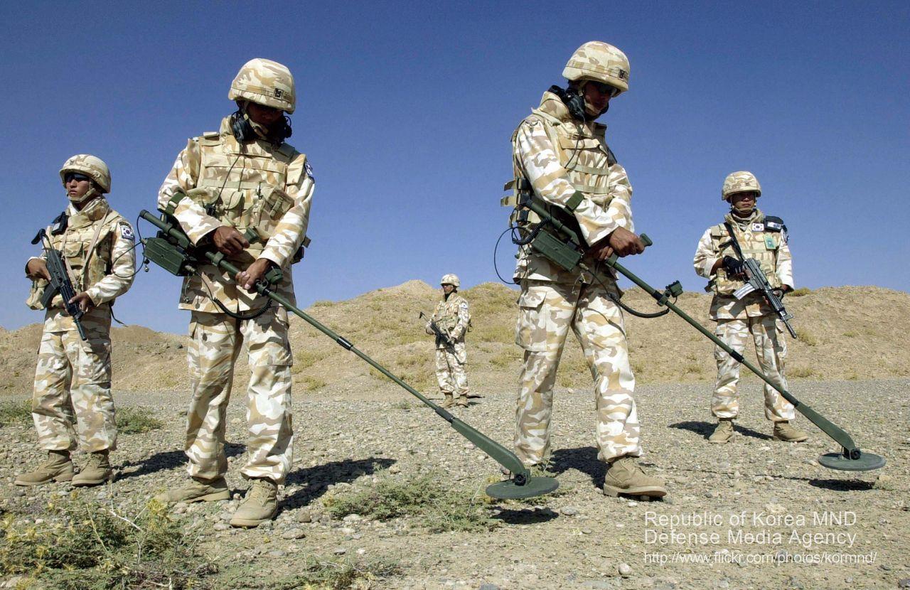 #MeToo運動中，女性勇敢地站出來揭露不公正現象，對抗性別歧視。