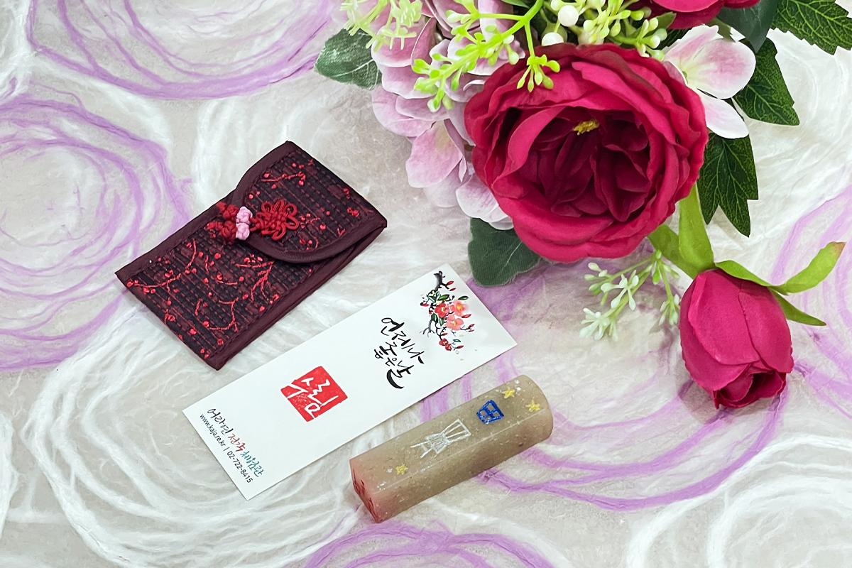 Floral and artistic details enhancing personalized seals with colorful designs at Insadong K-Art Center.