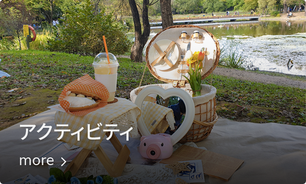 コンデの賑やかなナイトマーケット風景