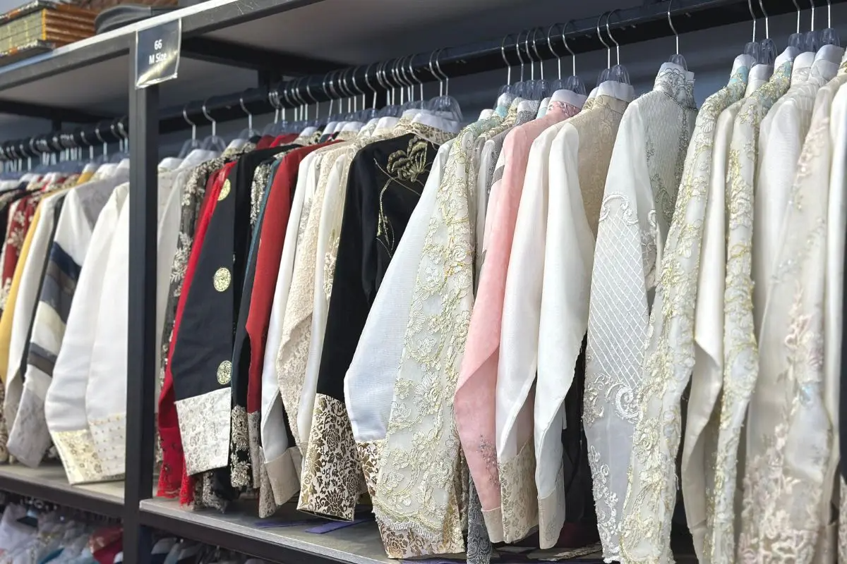 áo hanbok ở  cửa hàng cho thuê hanbok Hanbok Girls ở gần cung điện gyeongbokgung 