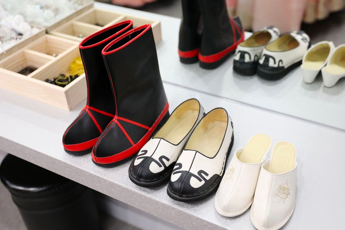 Selection of hanbok styles available at Hanbok Girls rental store near Gyeongbokgung Palace, showcasing the elegance and tradition of authentic Korean clothing.