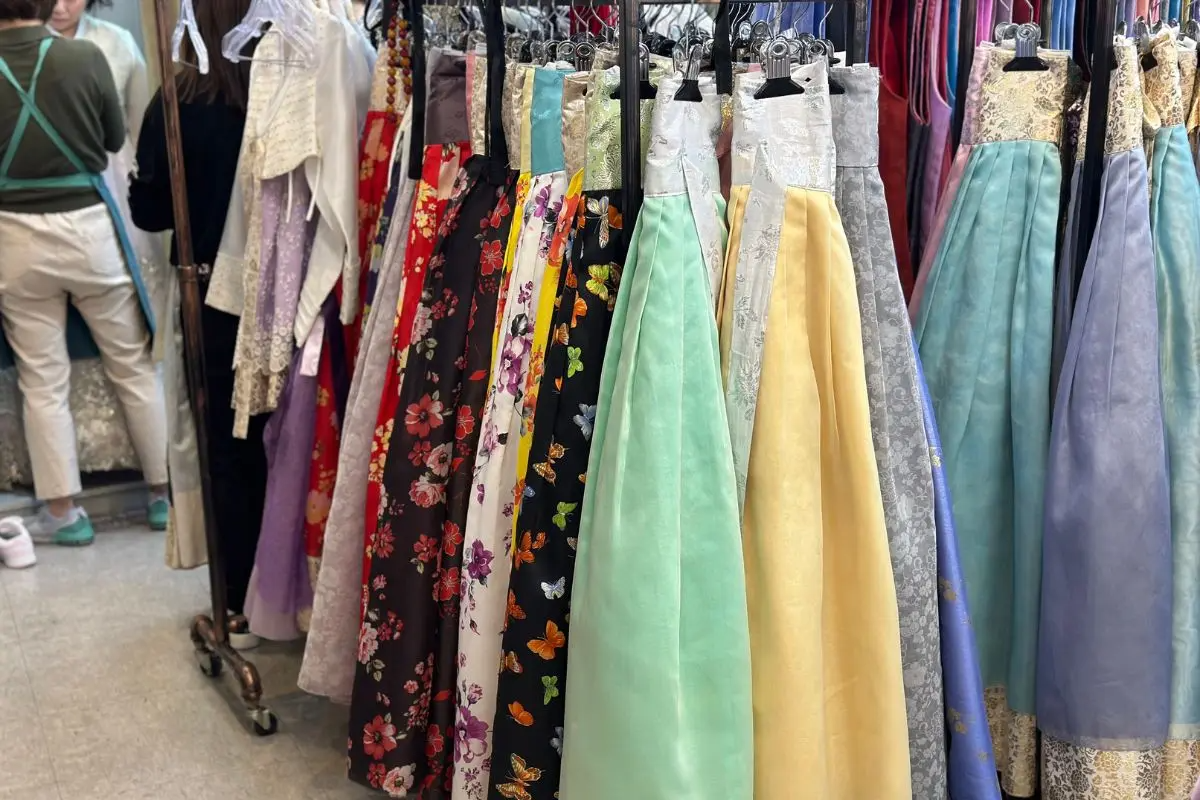  mẫu hanbok ở  cửa hàng cho thuê hanbok Hanbok Girls ở gần cung điện gyeongbokgung 