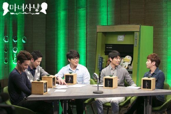 Diskusi di acara Korea 'Pengejaran Penyihir' yang membahas topik cinta dan seks, serta pendidikan seks di Korea.