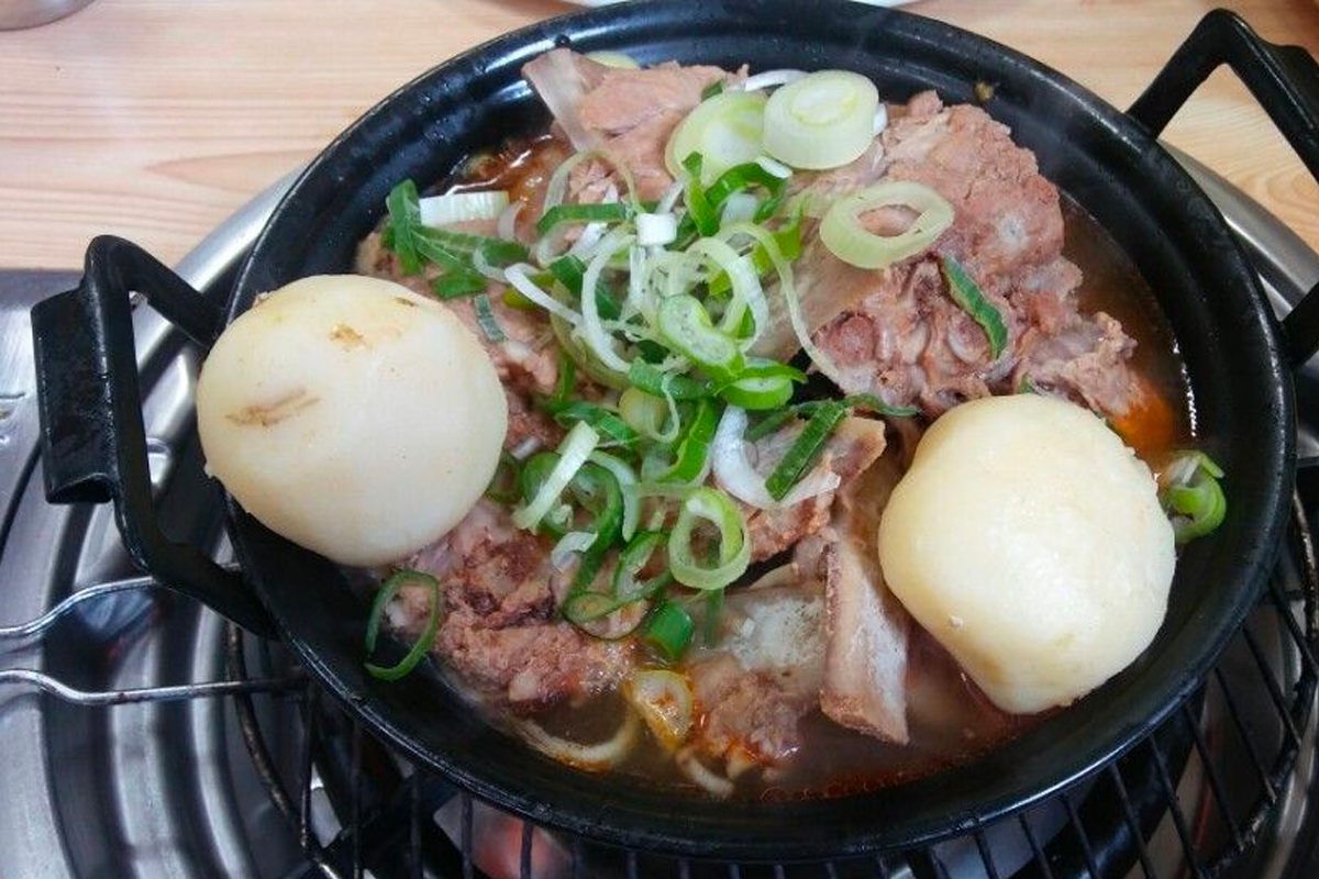 Korean stew and soup dishes including Doenjang Jjigae, Kimchi Jjigae, and more.