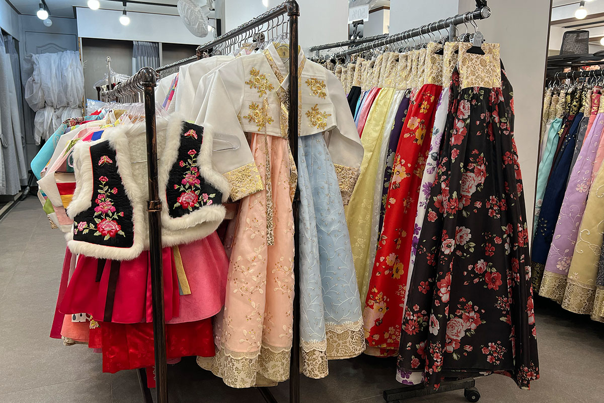 韓国、韓国旅行、韓国観光、ソウル、ソウル旅行、景福宮、キョンボックン、韓服、ハンボク、チマチョゴリ、体験、写真、YES韓服YES韓服 韓国旅行 ソウル ソウル旅行 韓国伝統衣装 チマチョゴリ 韓服レンタル店 韓服体験 景福宮